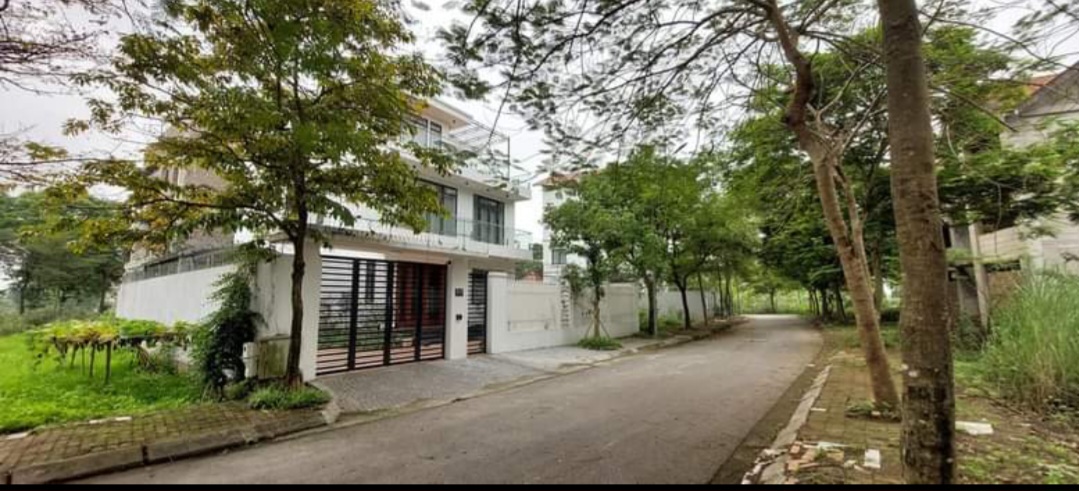 Em cần chuyển nhượng gấp căn biệt thự S 297m2 đã hoàn thiện và full nội thất tại KĐT Hà Phong, Tiền Phong, Mê Linh, Hà Nội.